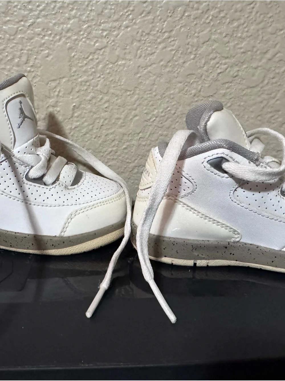Air Jordan Toddlers' White Gray Retro Sneakers